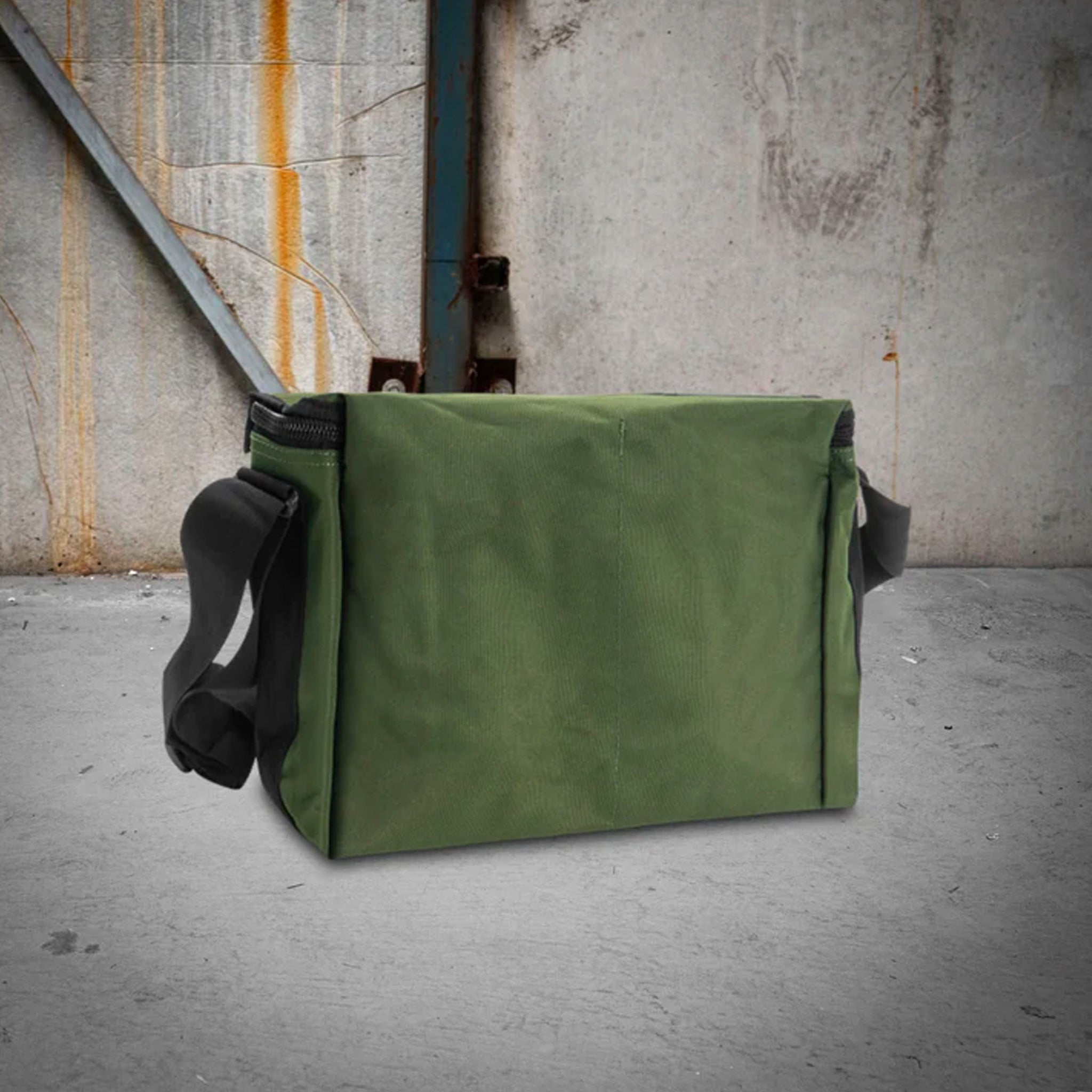 rugged xtremes green small canvas crib bag